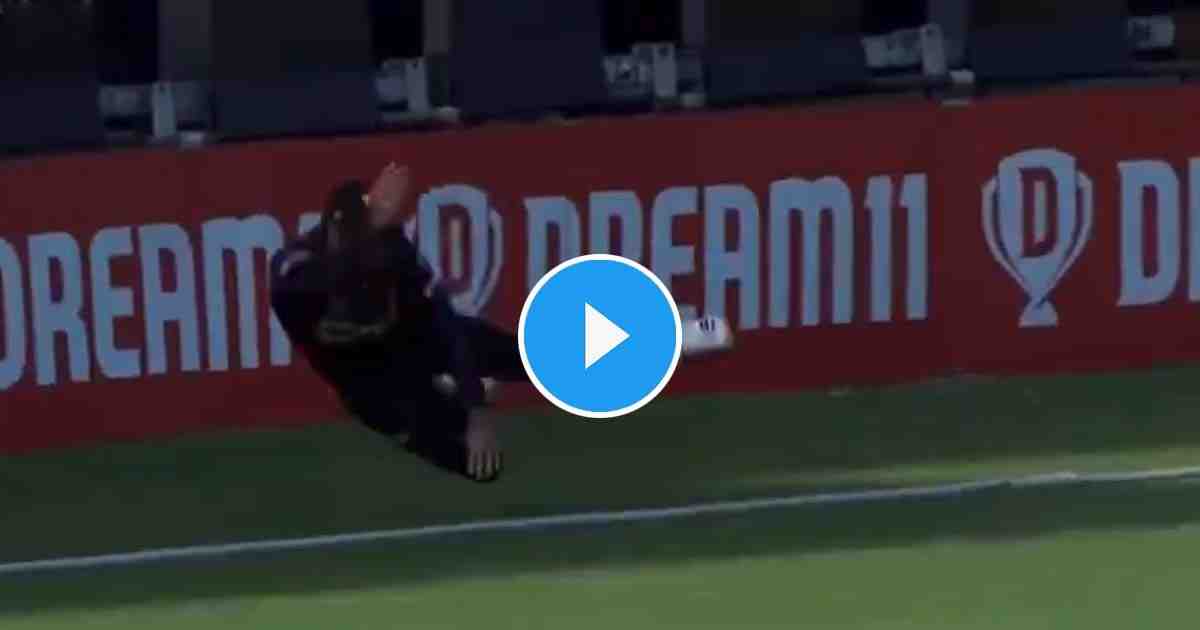 Watch Video:Witness Troy Johnson's Stunning Rebound Catch Leading to Will Young's Departure in Super Smash T20 - Cricket Winner