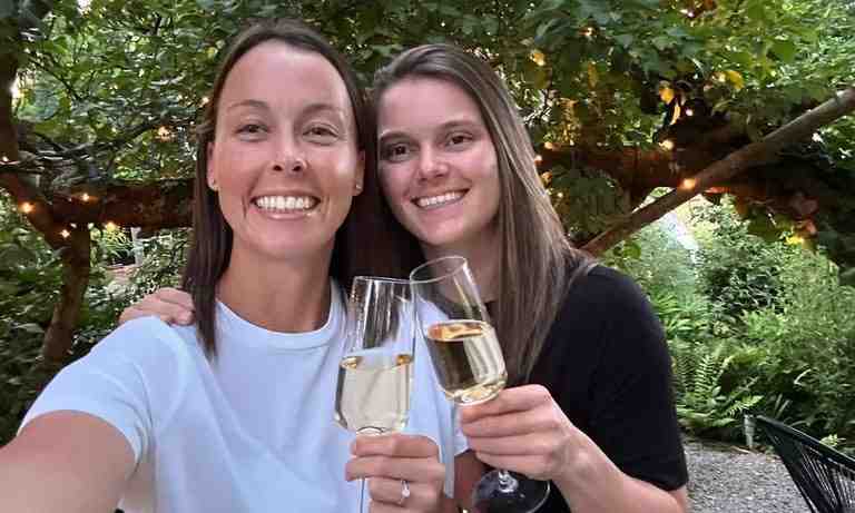 England player Amy Jones and Piepa Cleary announce engagement - Cricket Winner