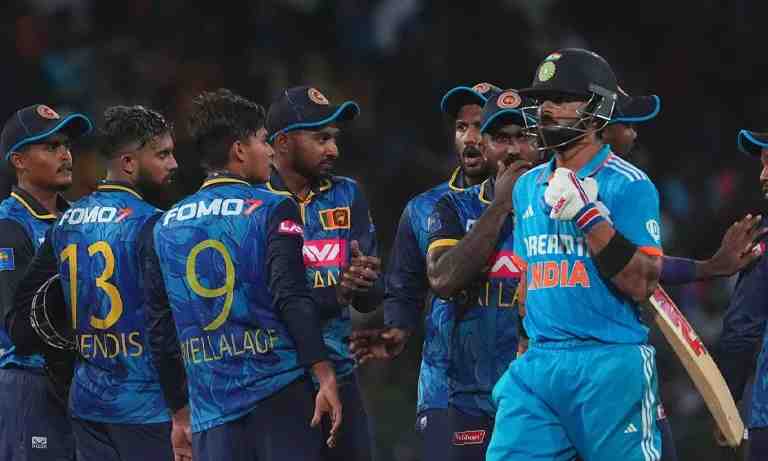 Sri Lanka team is celebrating Virat Kohli's wicket