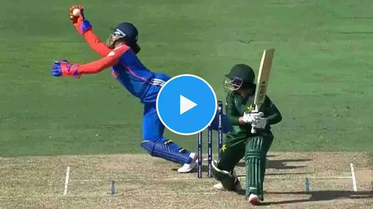 Richa Ghosh takes stunning catch to dismiss Pakistan captain