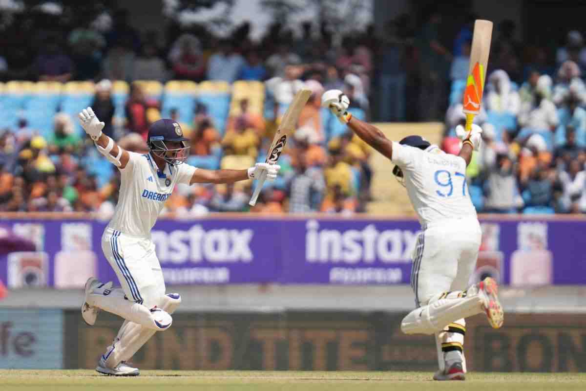 Watch:Sarfaraz Khan Celebrate Yashasvi Jaiswal's Double Hundred on Day 4 with Joyful Bat Raise