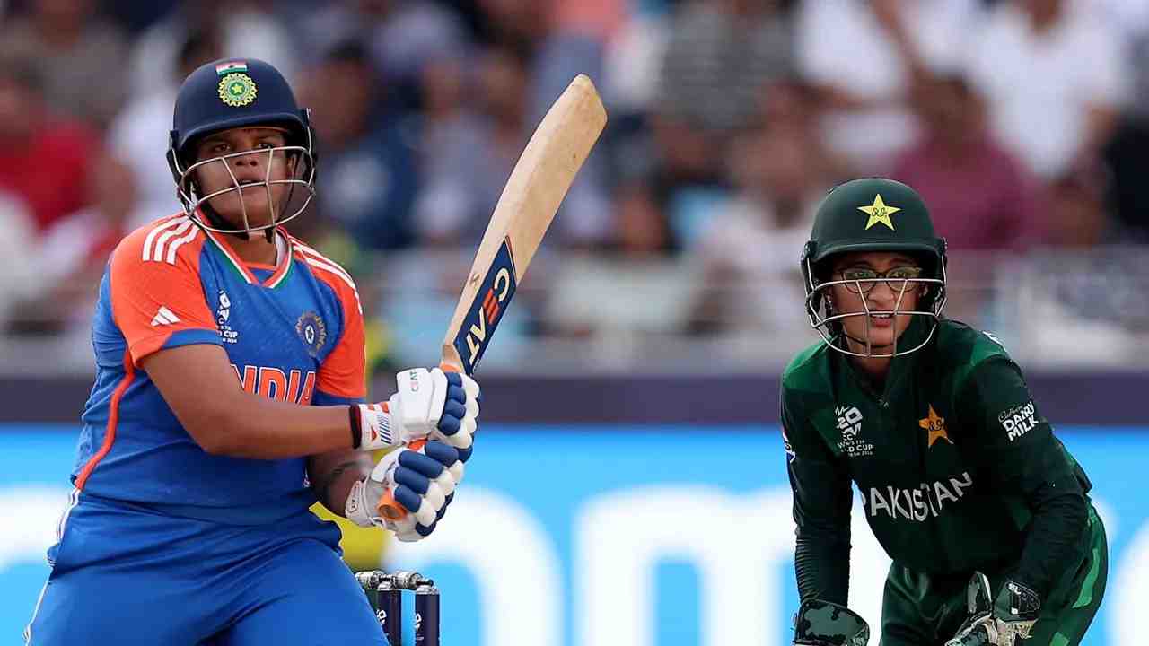 India edge past Pakistan in close chase