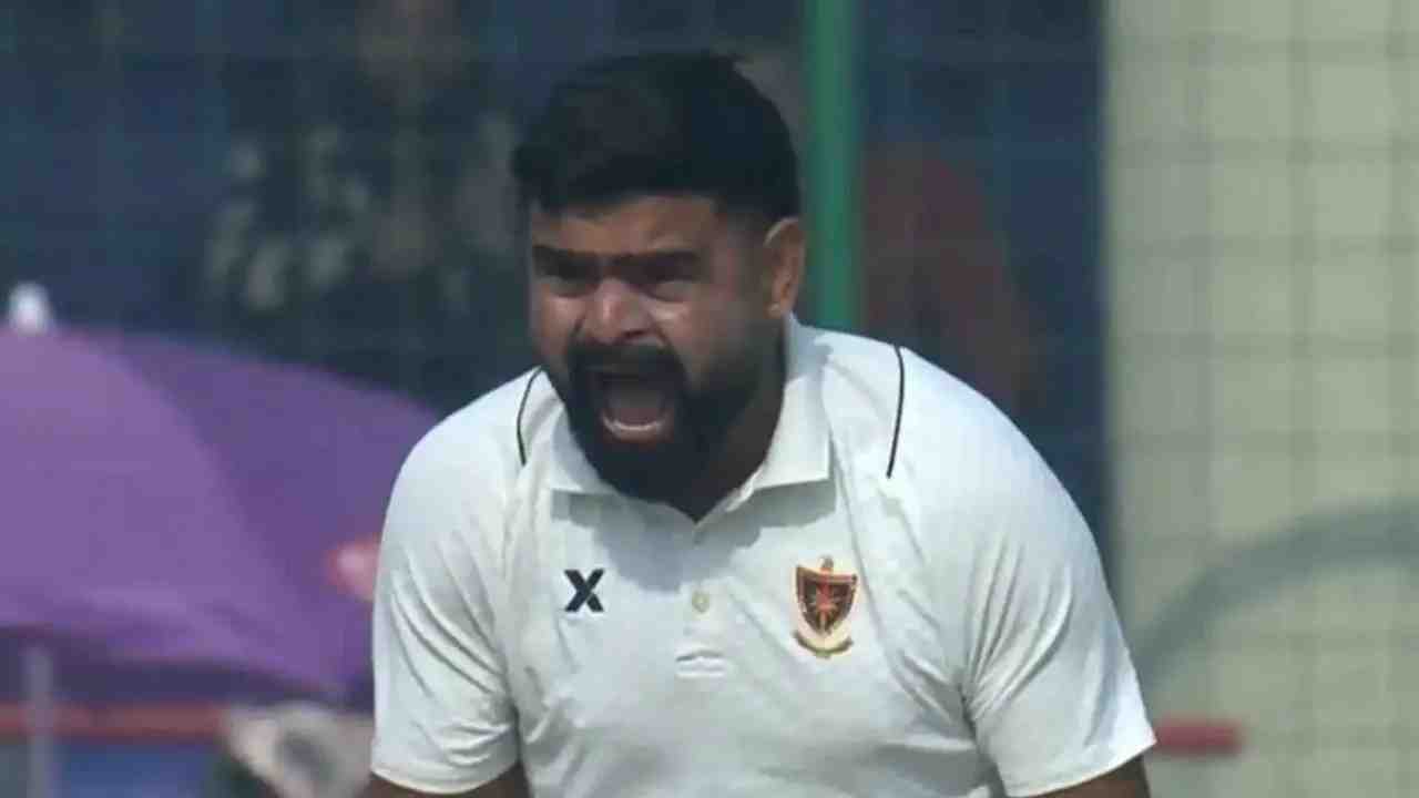 Who is Himanshu Sangwan who bowled Virat Kohli in Ranji Trophy 2025?