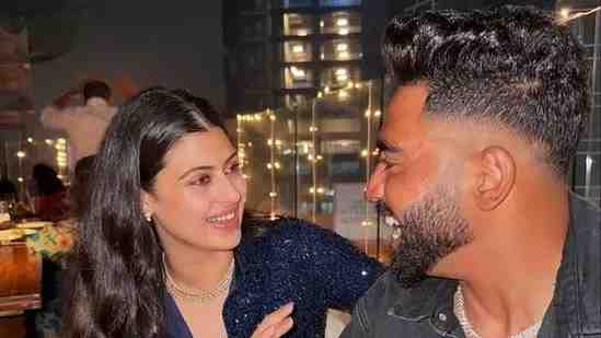 Mohammad Siraj and Zanai Bhosle share a candid pic