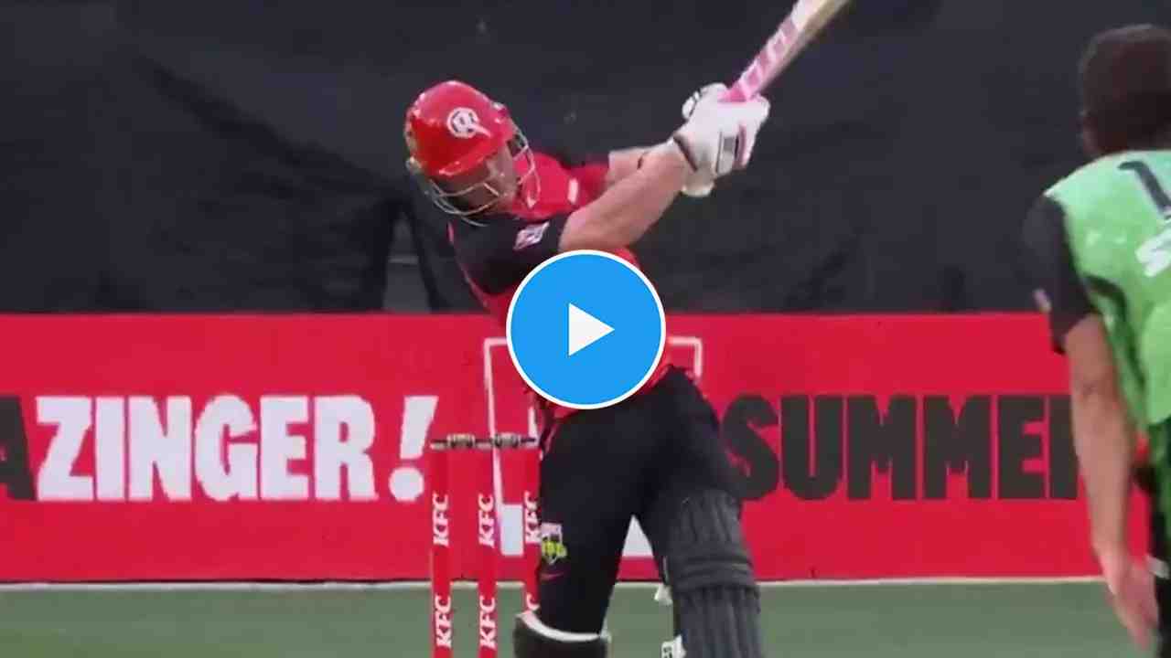 WATCH: Tim Seifert smashes a monstrous six that goes out of the park off Marcus Stoinis in BBL 2024-25.