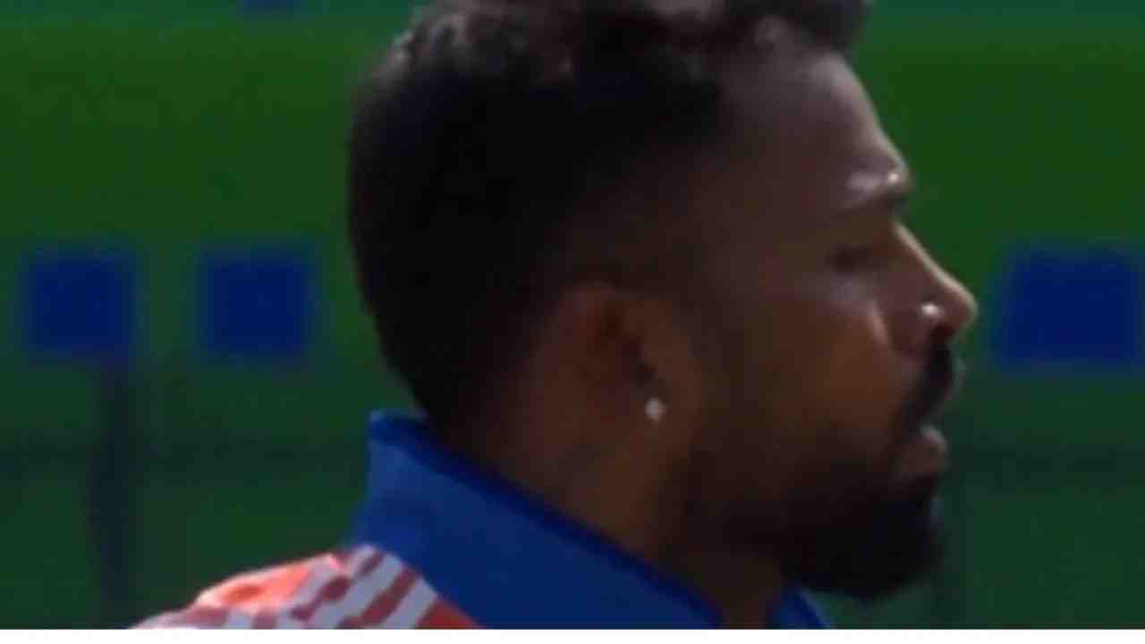 Hardik Pandya celebration after dismissing Babar.webp