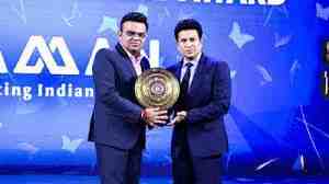 Watch Everyone  stands for Sachin Tendulkar during bcci naman award show