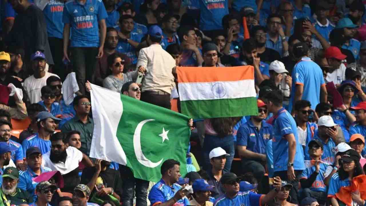 India vs Pakistan fans.webp