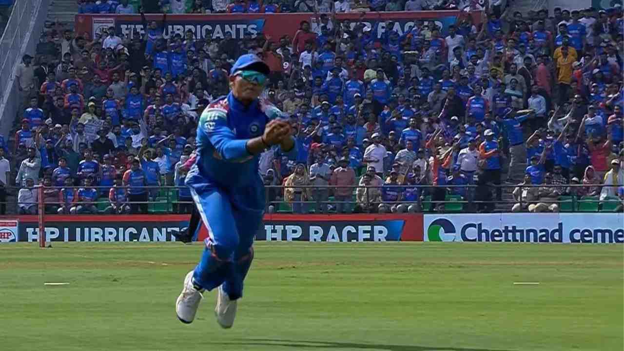 Watch: Debutant Yashasvi Jaiswal takes stunning catch to dismiss set Ben Duckett