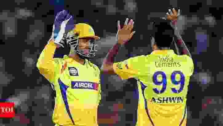 Ravichandran Ashwin and MS Dhoni