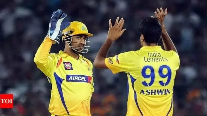 Ravichandran Ashwin and MS Dhoni